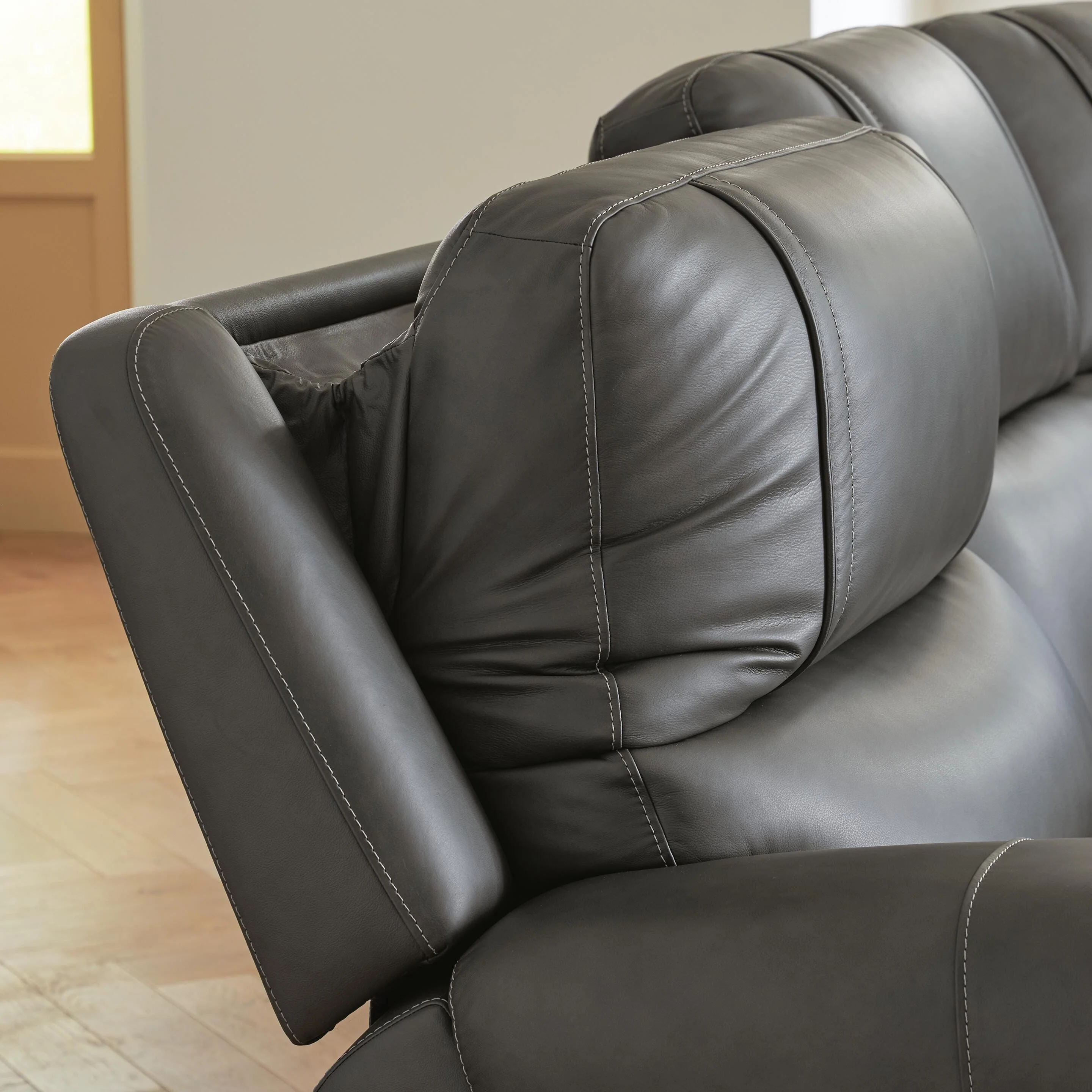 5Z - Pittson Power Reclining Sectional Loveseat with Console - Image 7