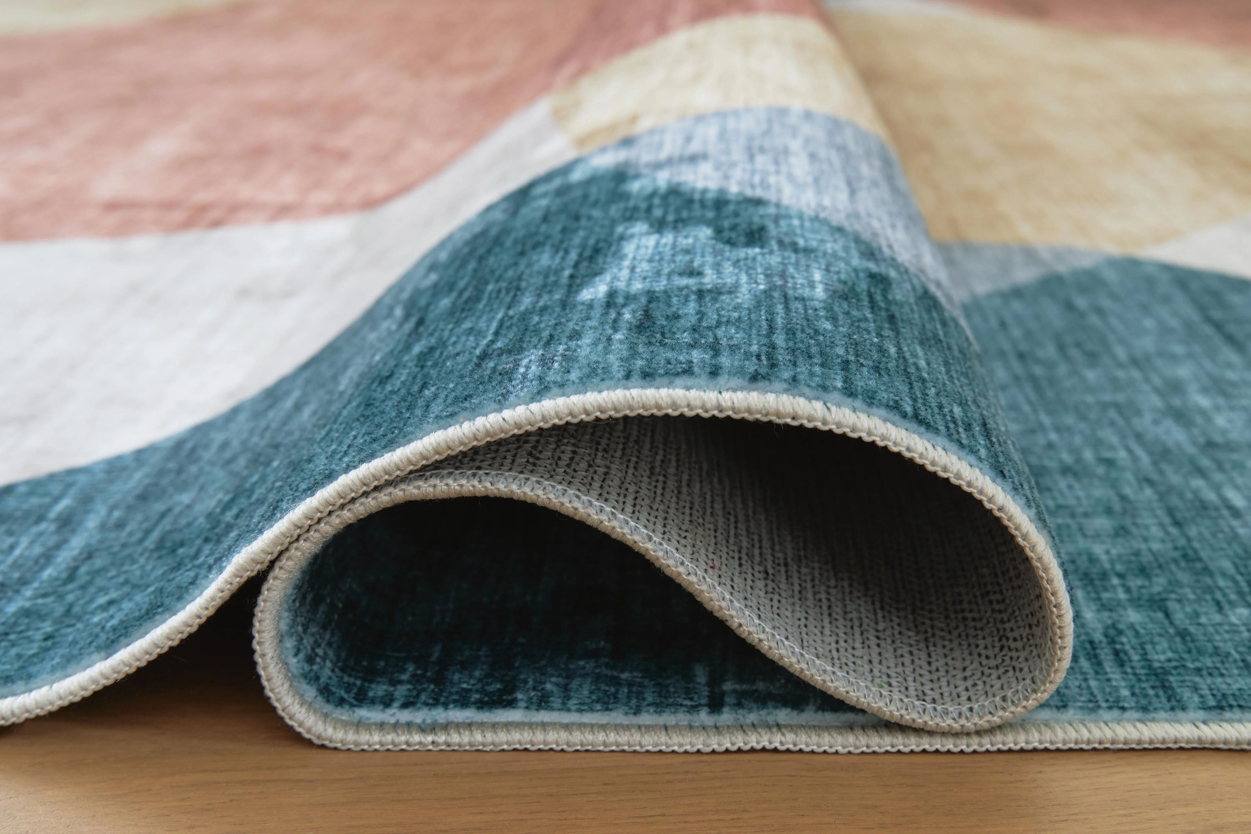 Chanleigh Washable 5' x 7' Area Rug - Image 4