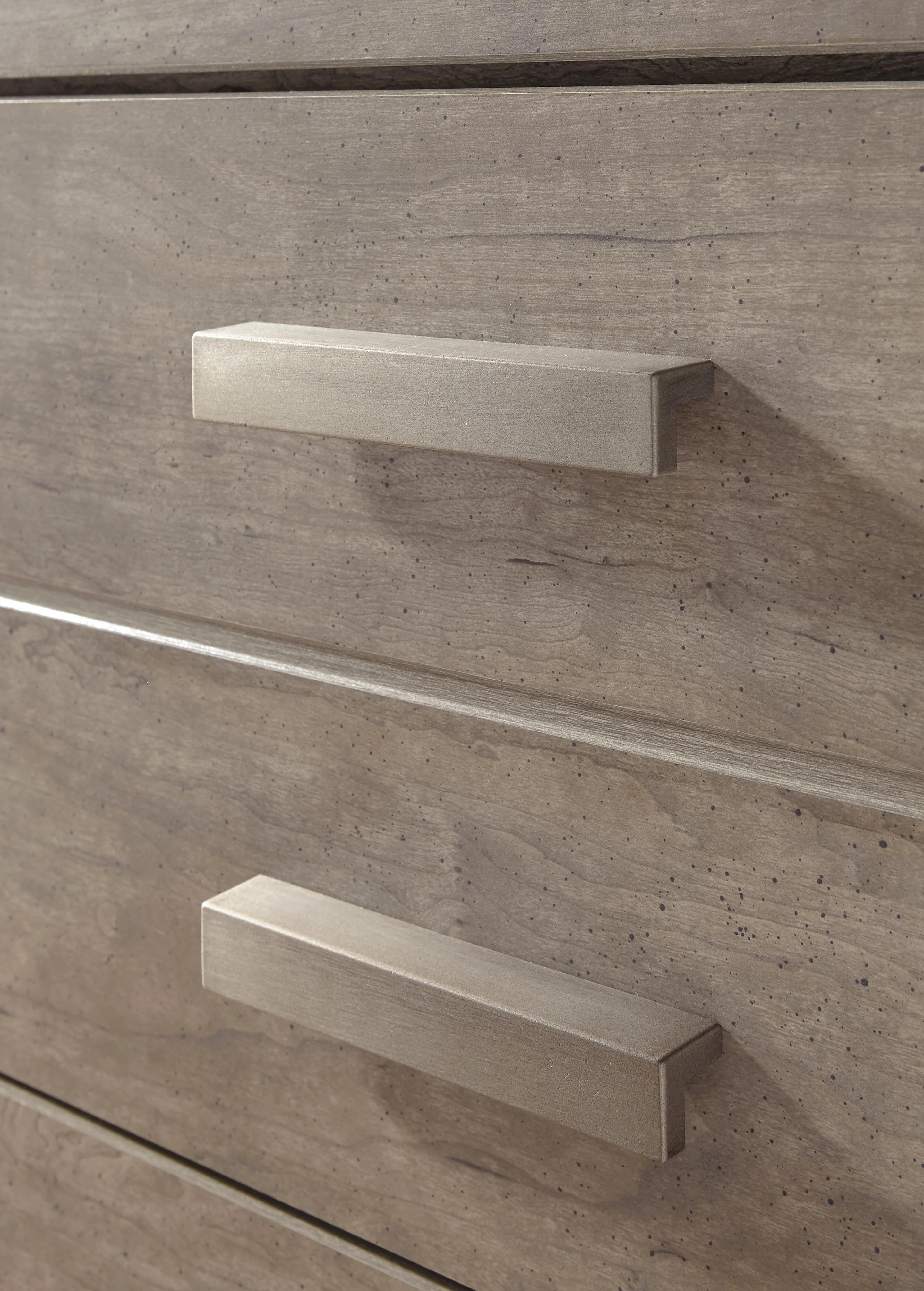 Culverbach Chest of Drawers - Image 7