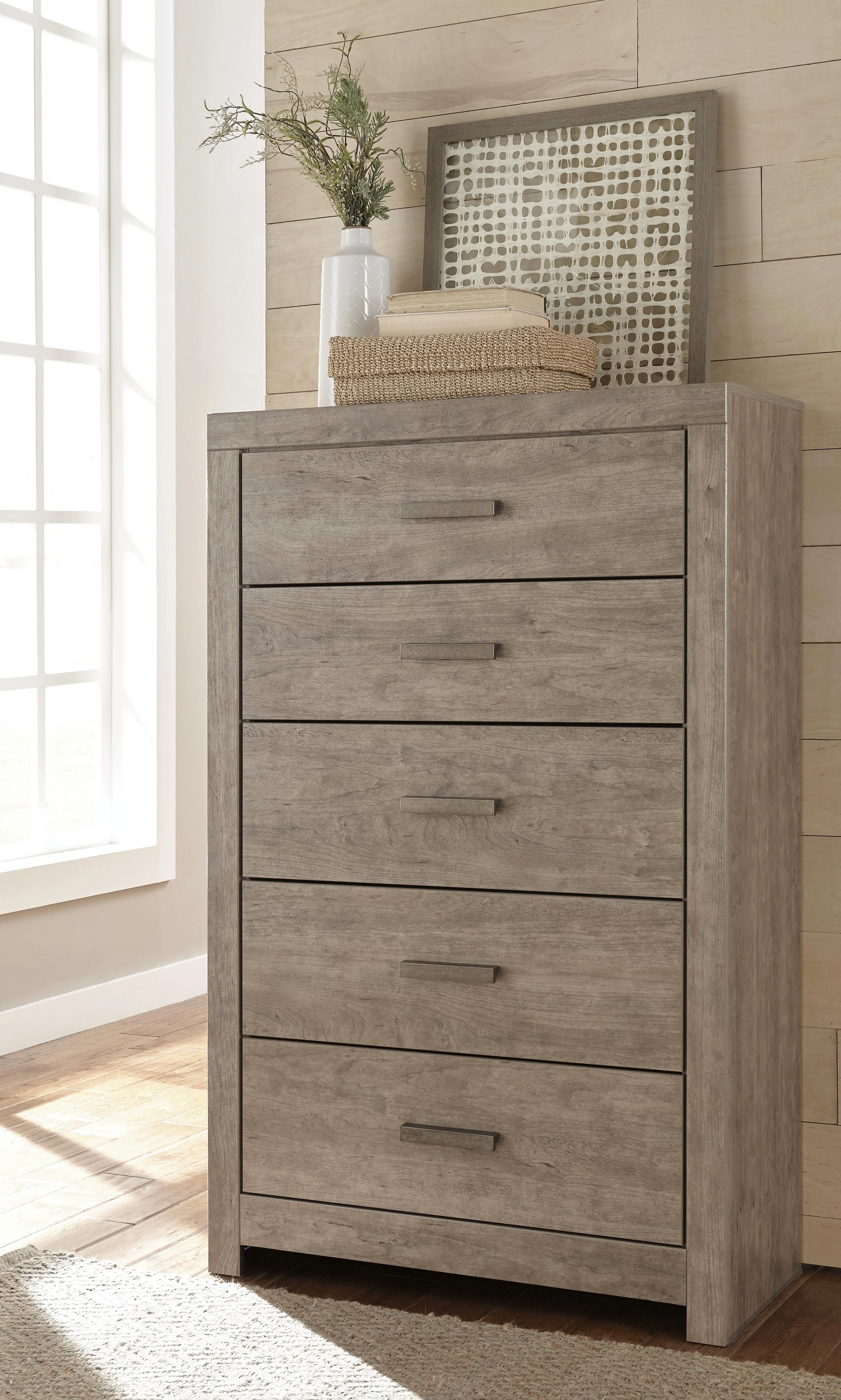 Culverbach Chest of Drawers - Image 8