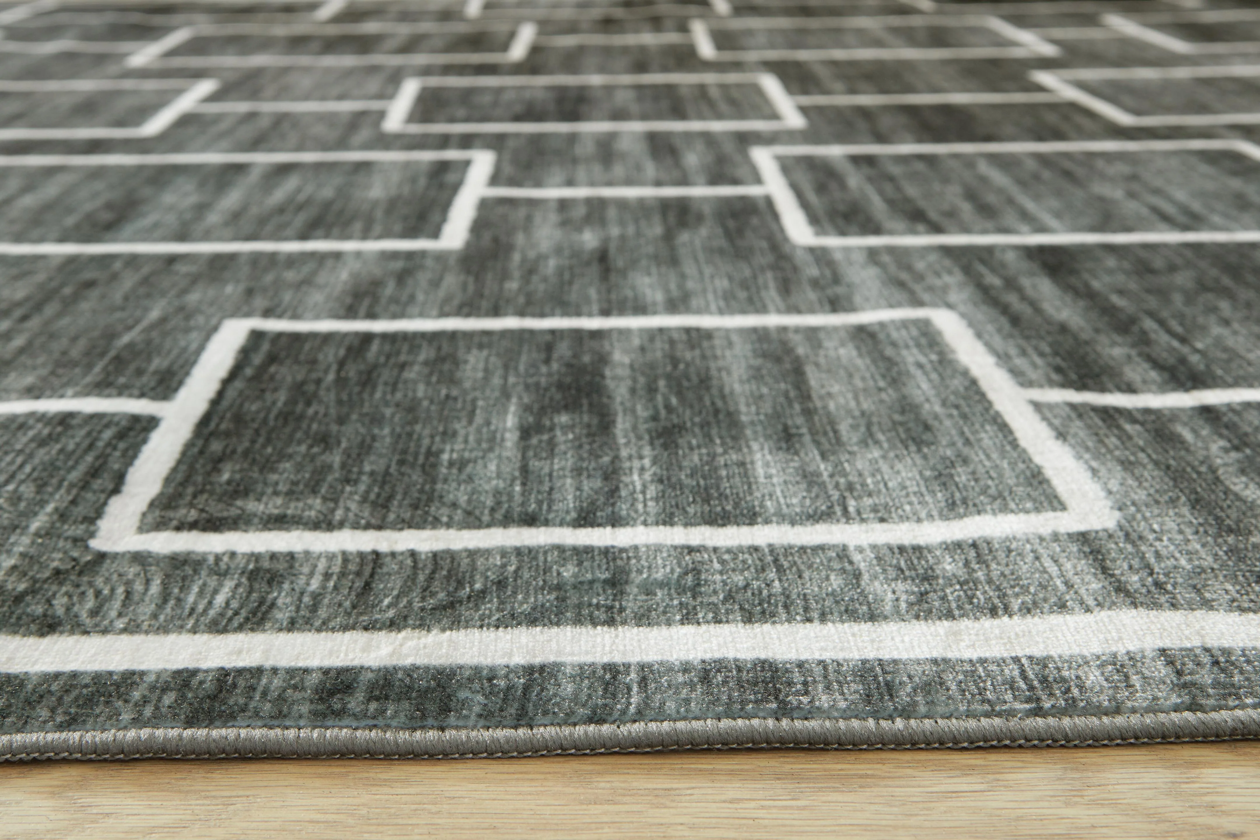 Elderland Washable 5' x 7' Area Rug - Image 5