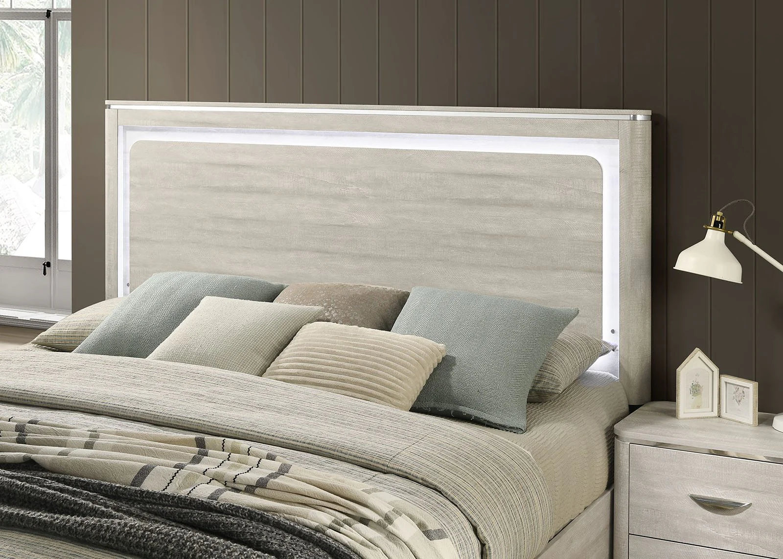 Farsund 5 Pc. Queen Bedroom Set w/ Chest - Image 3