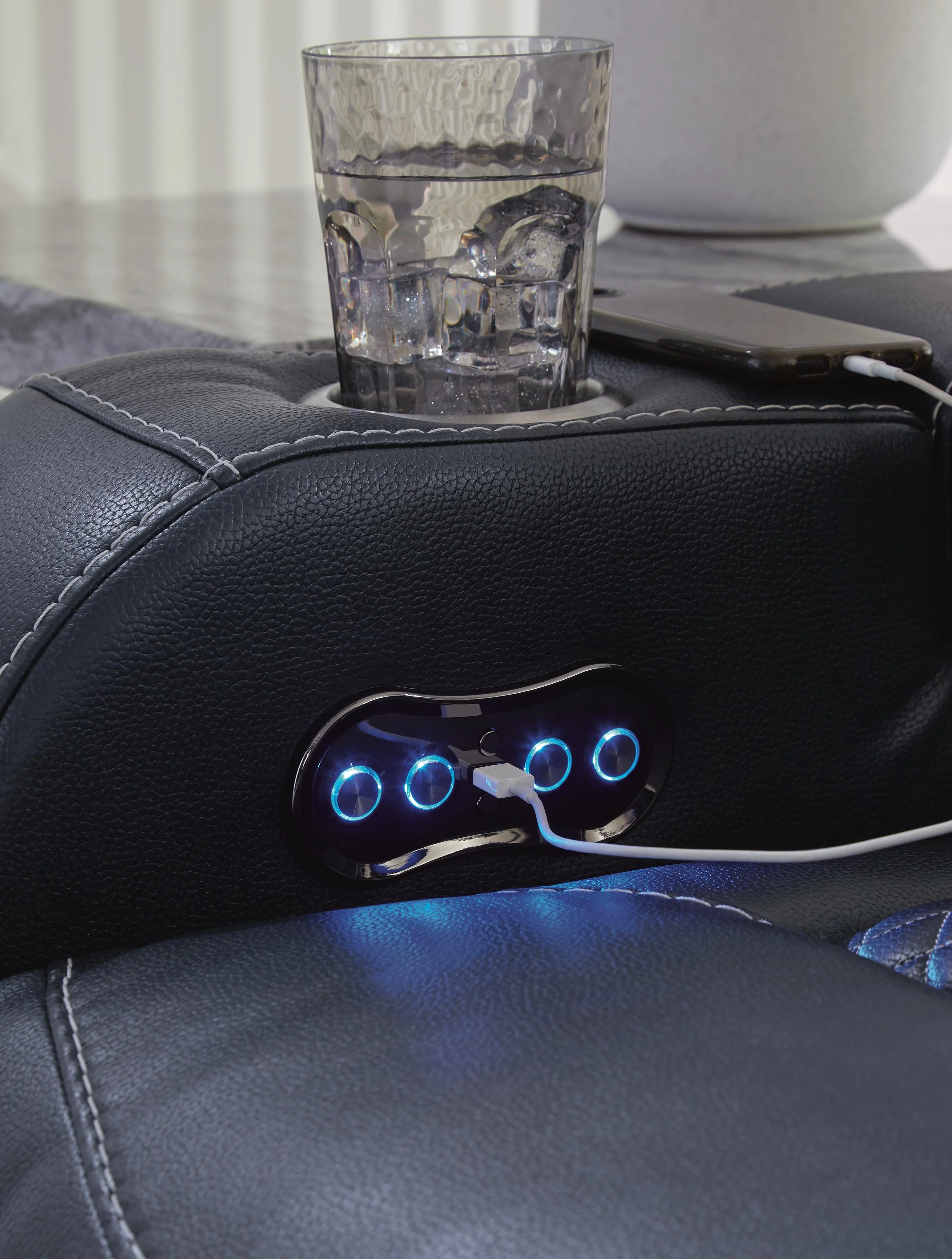 Fyne-Dyme Power Recliner - Image 18