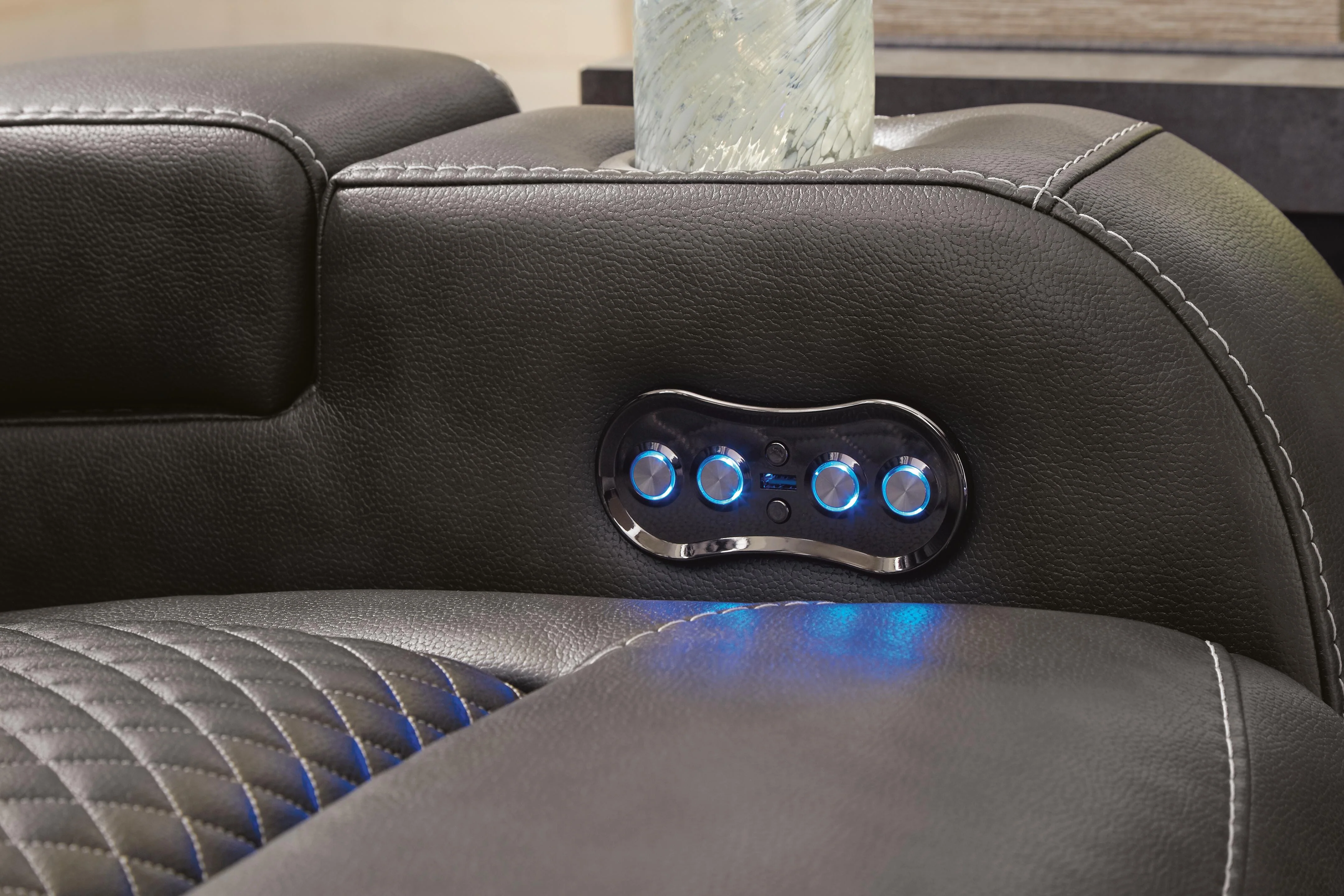 Fyne-Dyme Power Reclining Loveseat with Console - Image 15