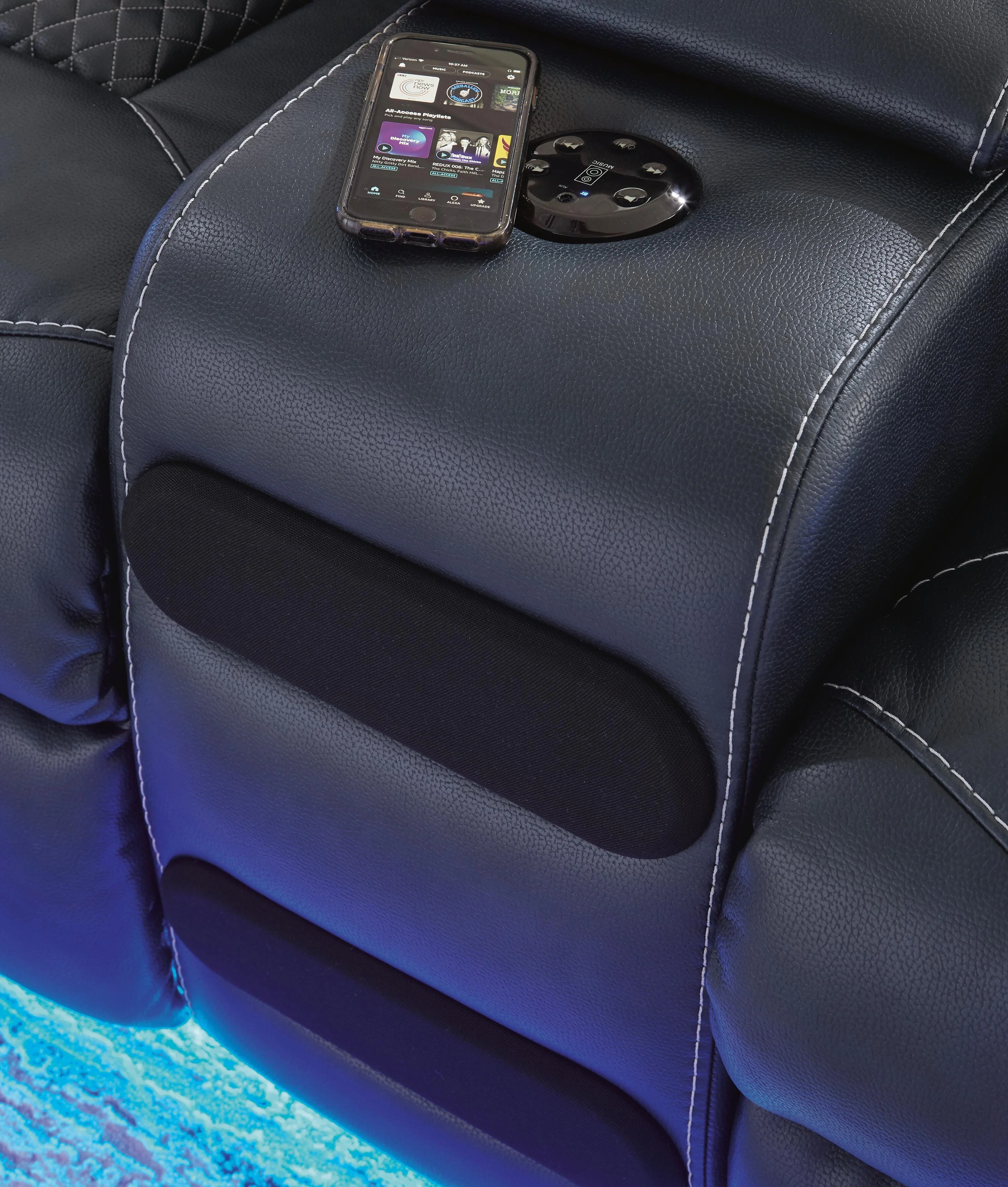 Fyne-Dyme Power Reclining Loveseat with Console - Image 29