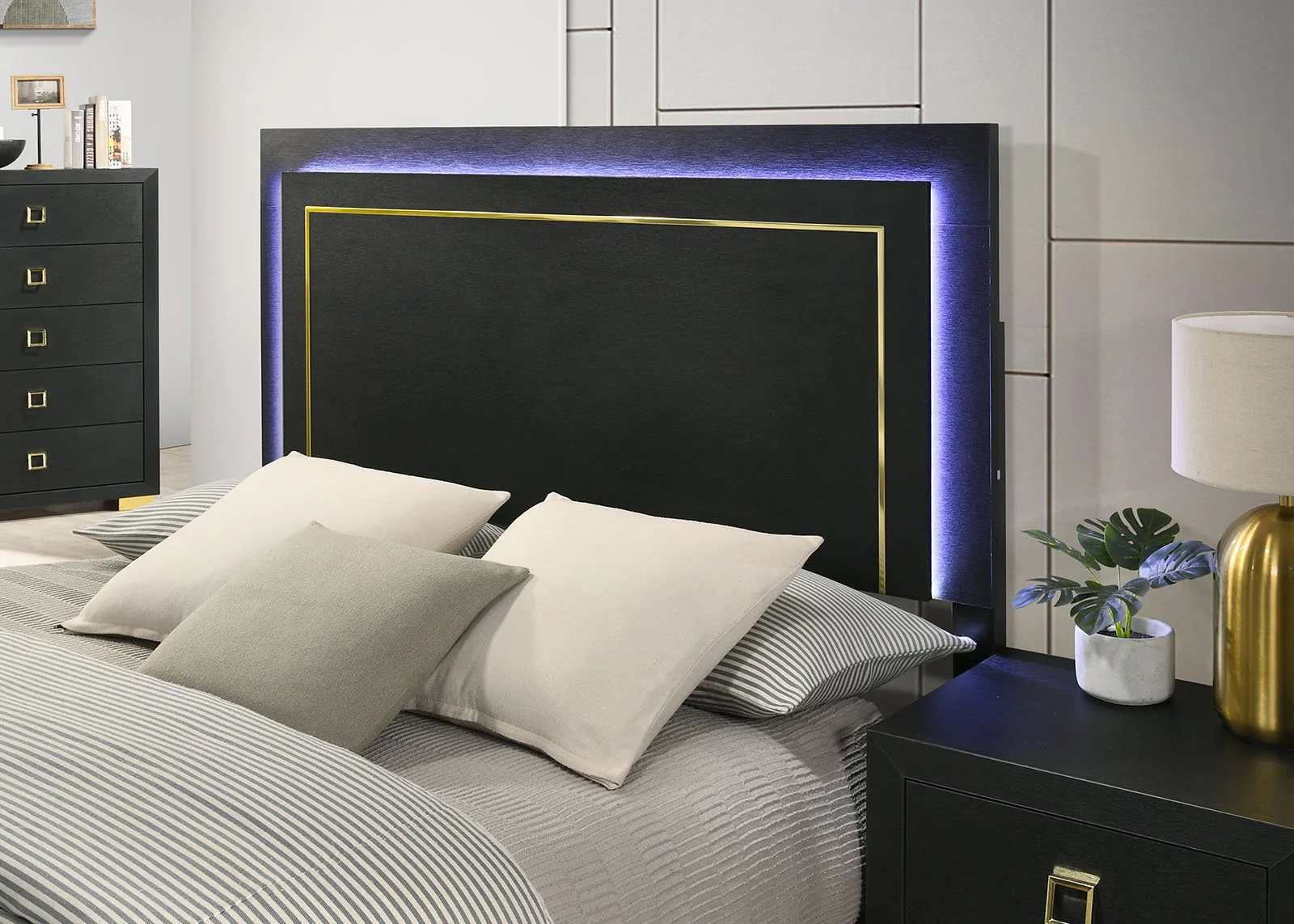 Latimer Queen Bed, Black - Image 3