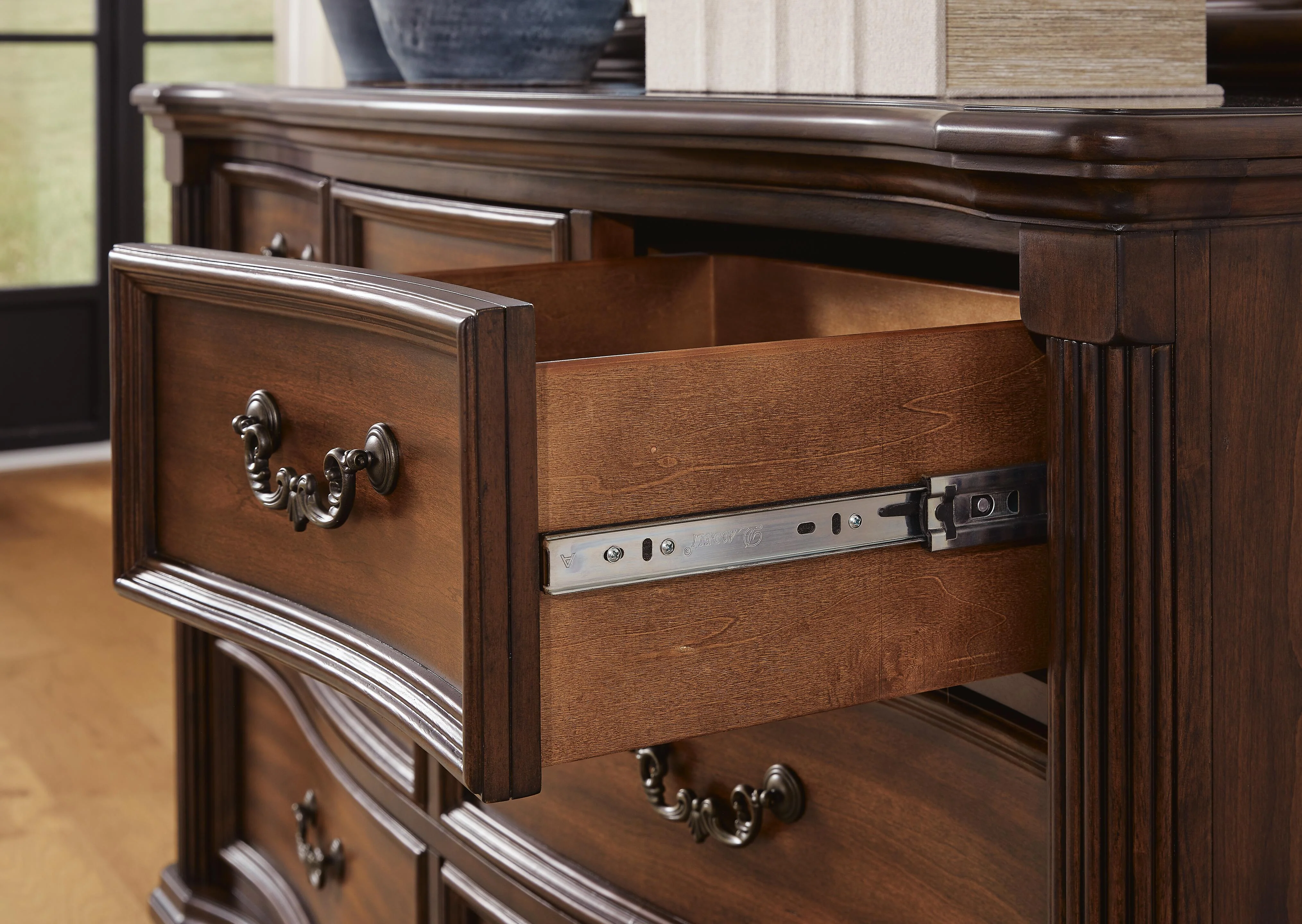 Lavinton Bedroom Set - Image 20