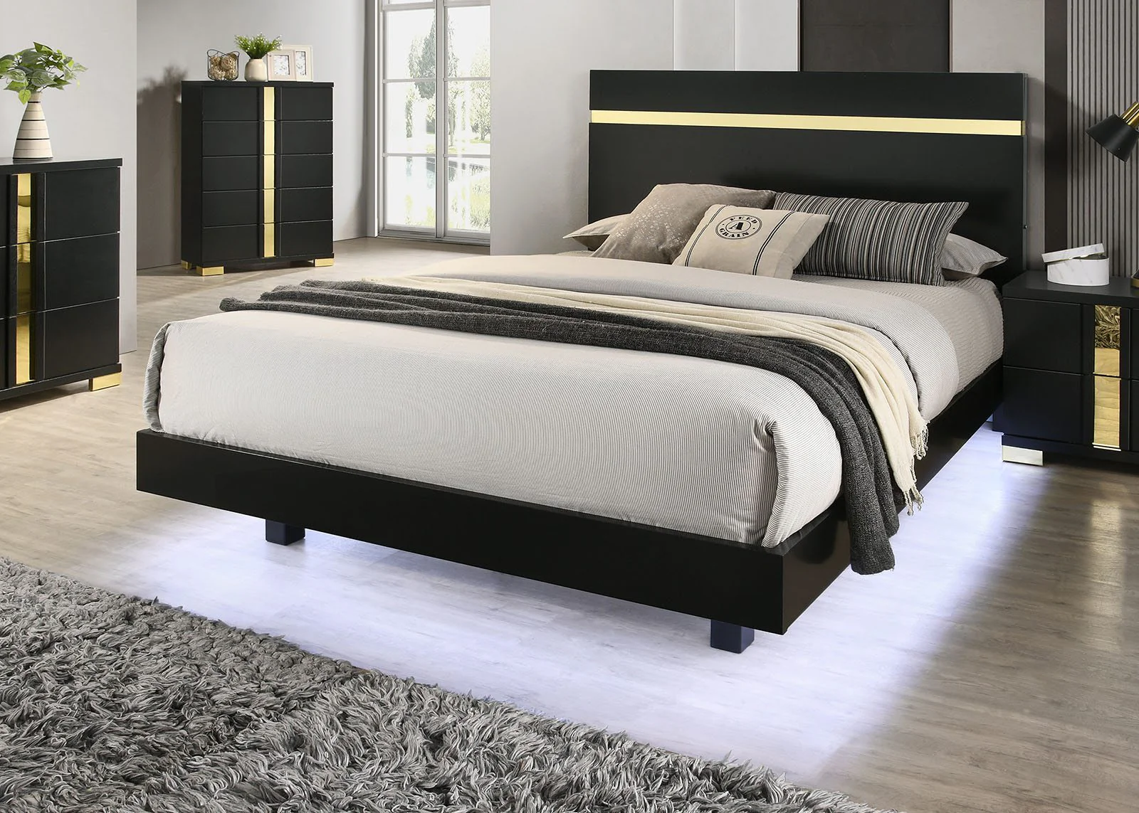 Lillestrom 5 Pc. Queen Bedroom Set w/ Chest - Image 3
