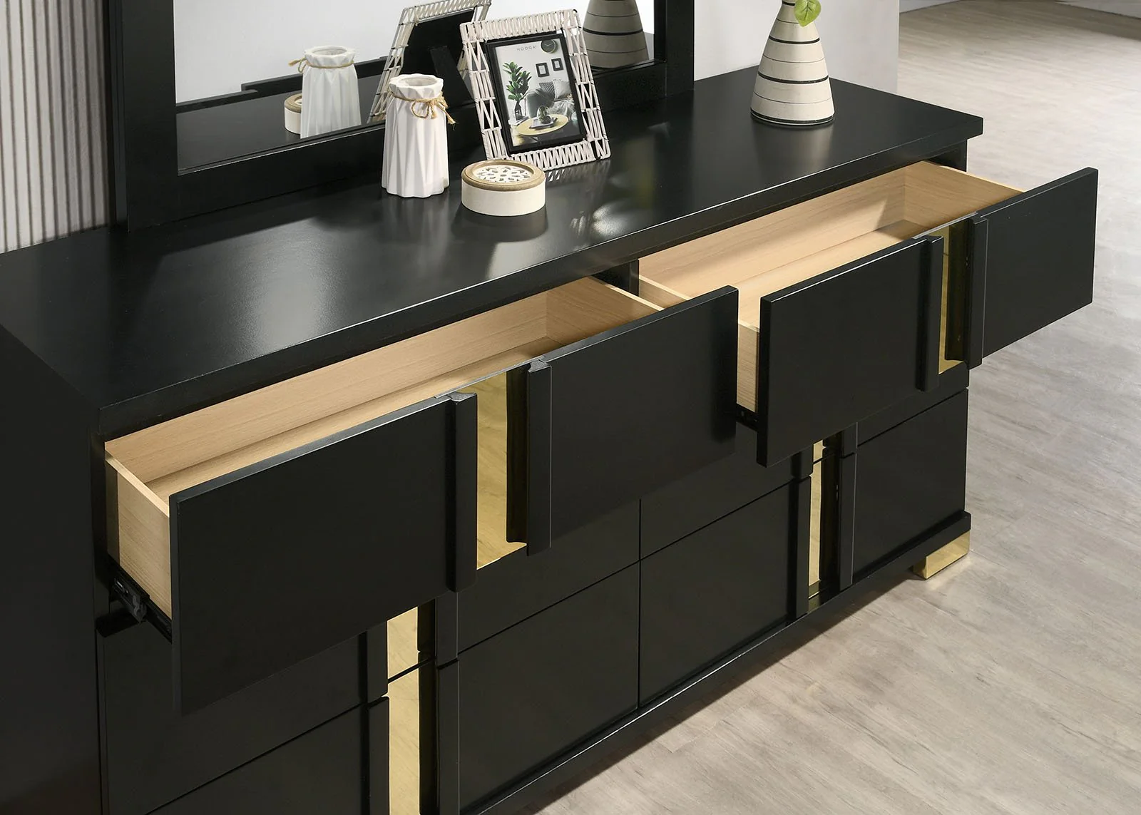 Lillestrom E.King Bed, Black/Gold - Image 6