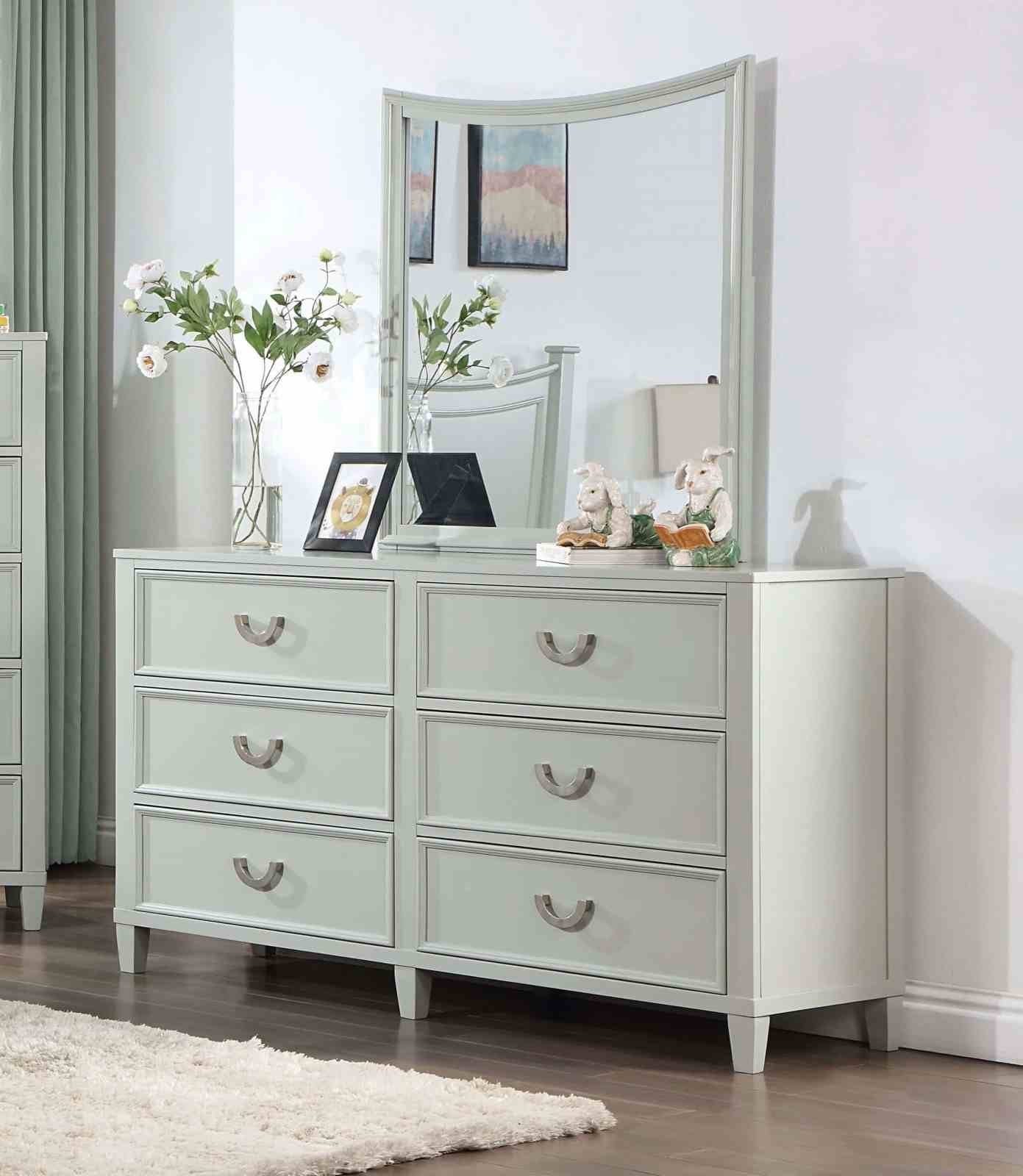 Lycorida Dresser, Light Gray