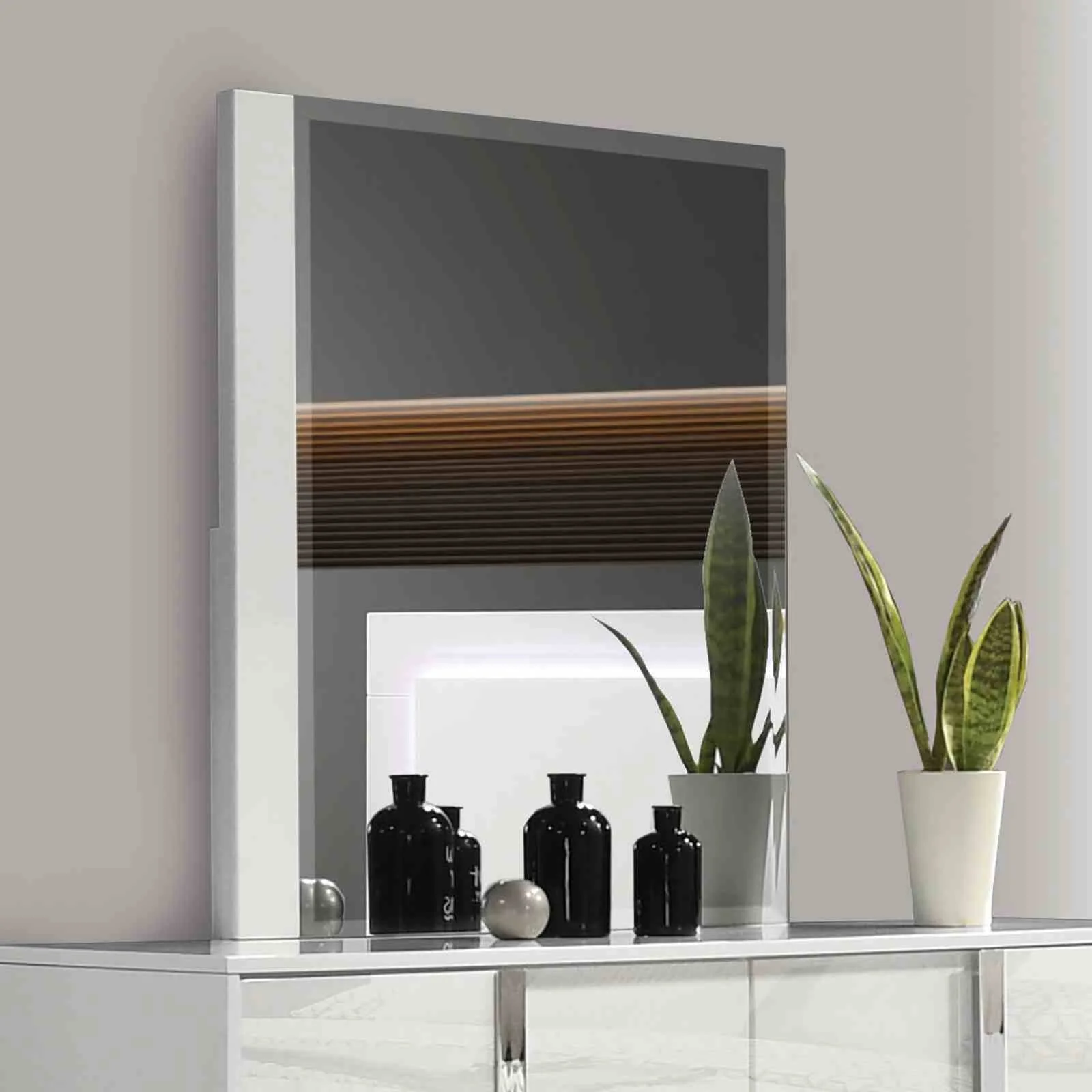 Sinistra Mirror, White