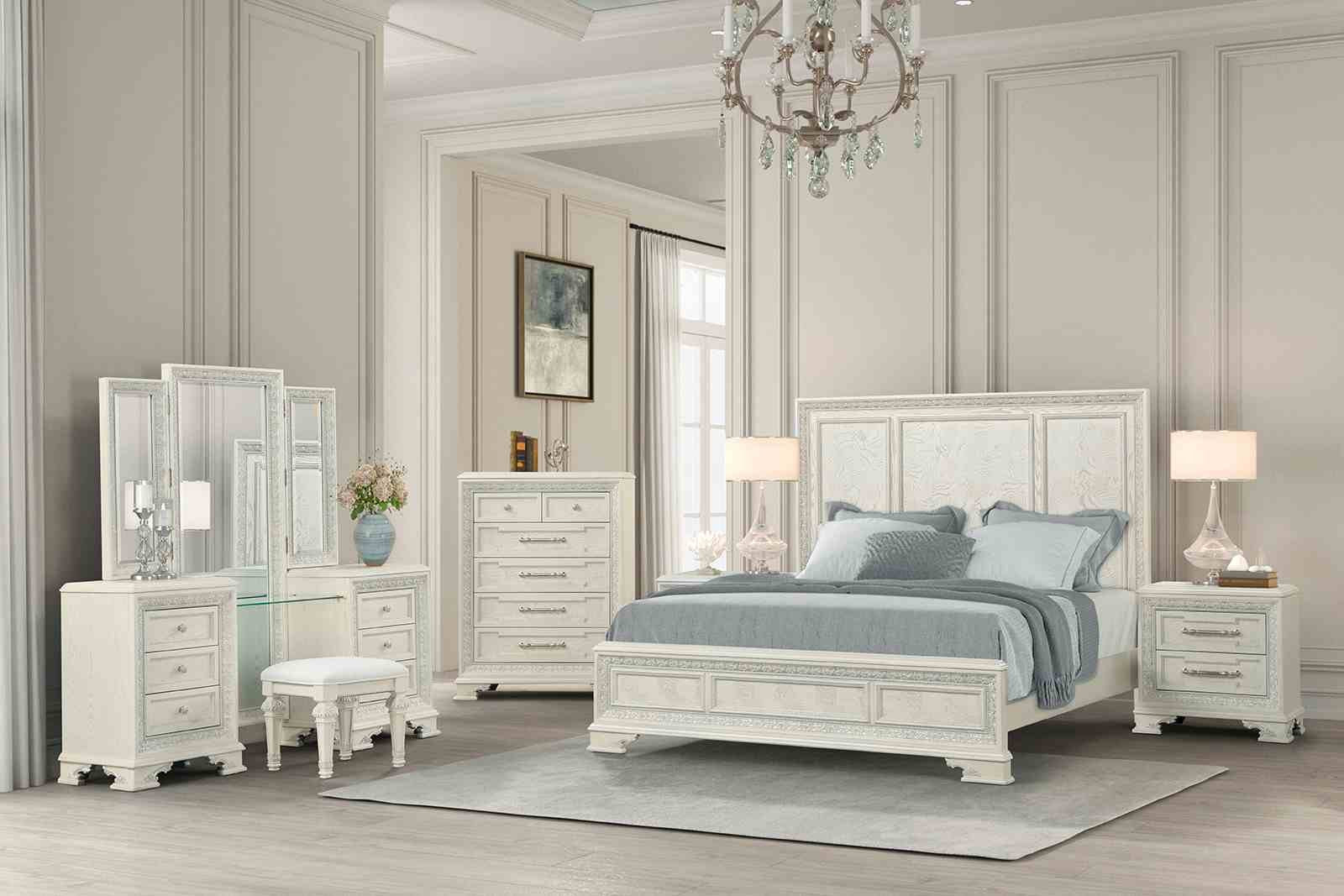 Stella Mia 5 Pc. Queen Panel Bedroom Set w/ Chest