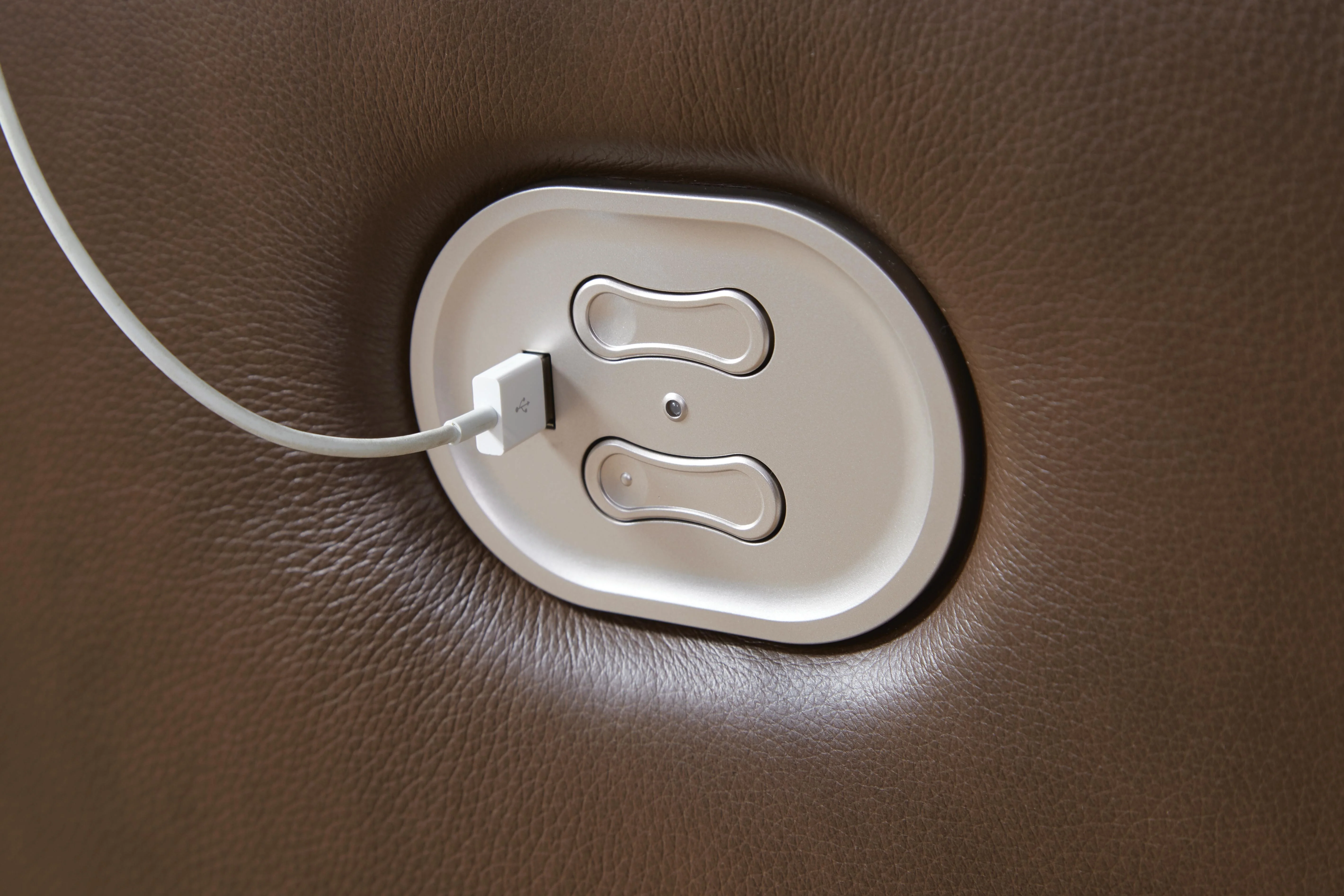 VonRyan Power Reclining Loveseat - Image 7